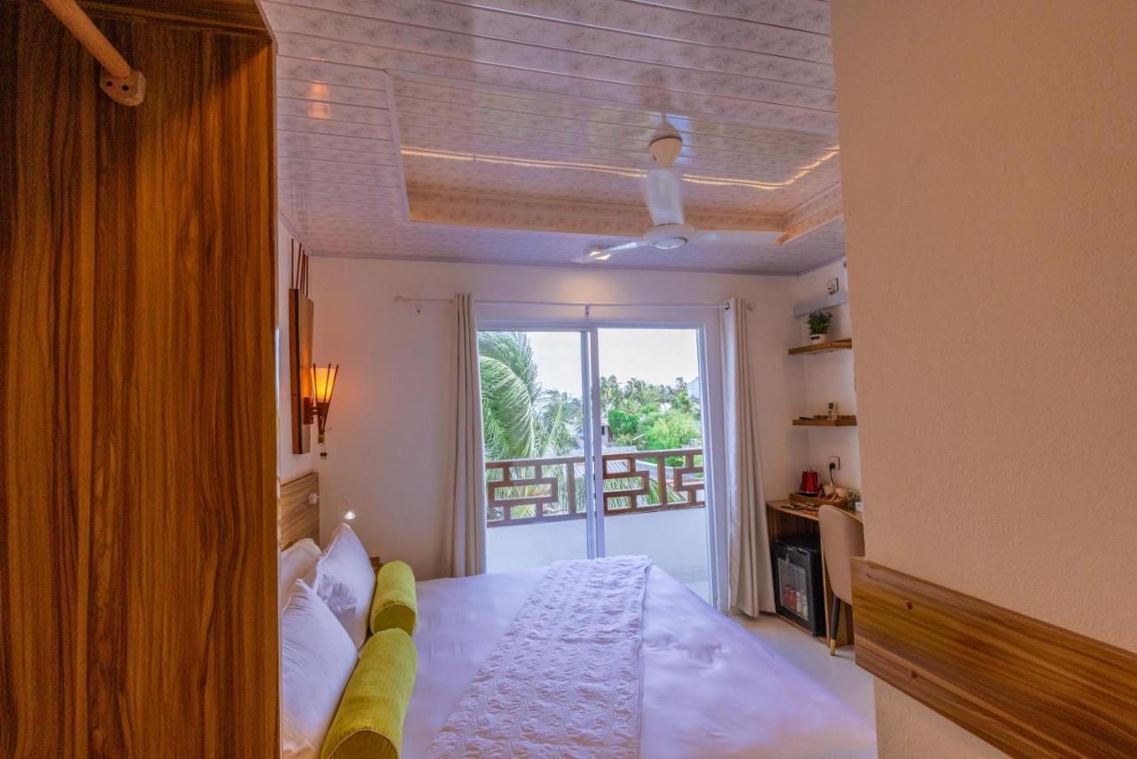 Batuta Maldives Fourson Hotel Thulusdhoo Exterior foto