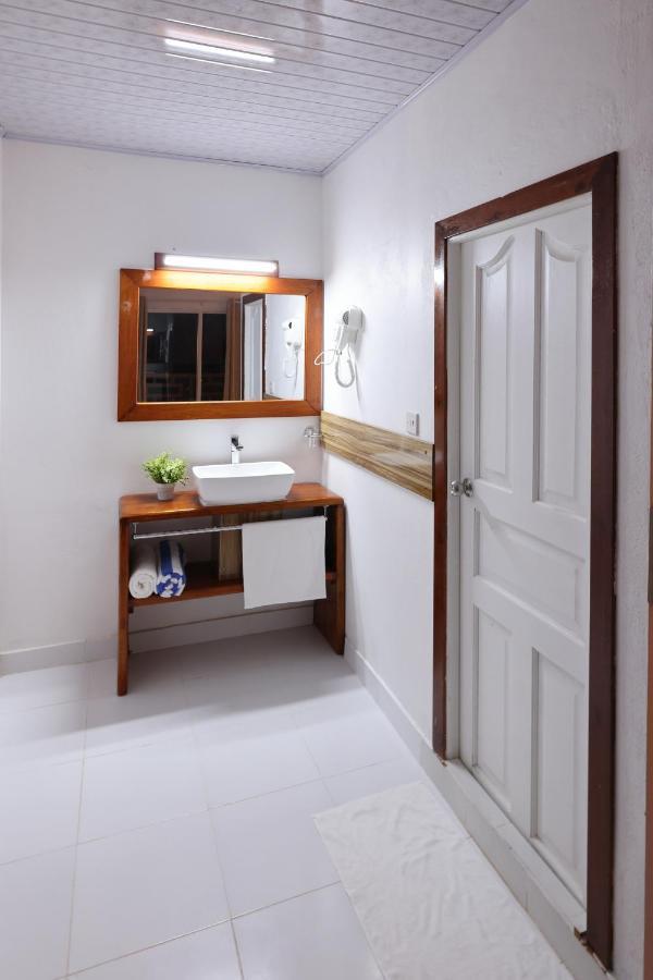 Batuta Maldives Fourson Hotel Thulusdhoo Exterior foto