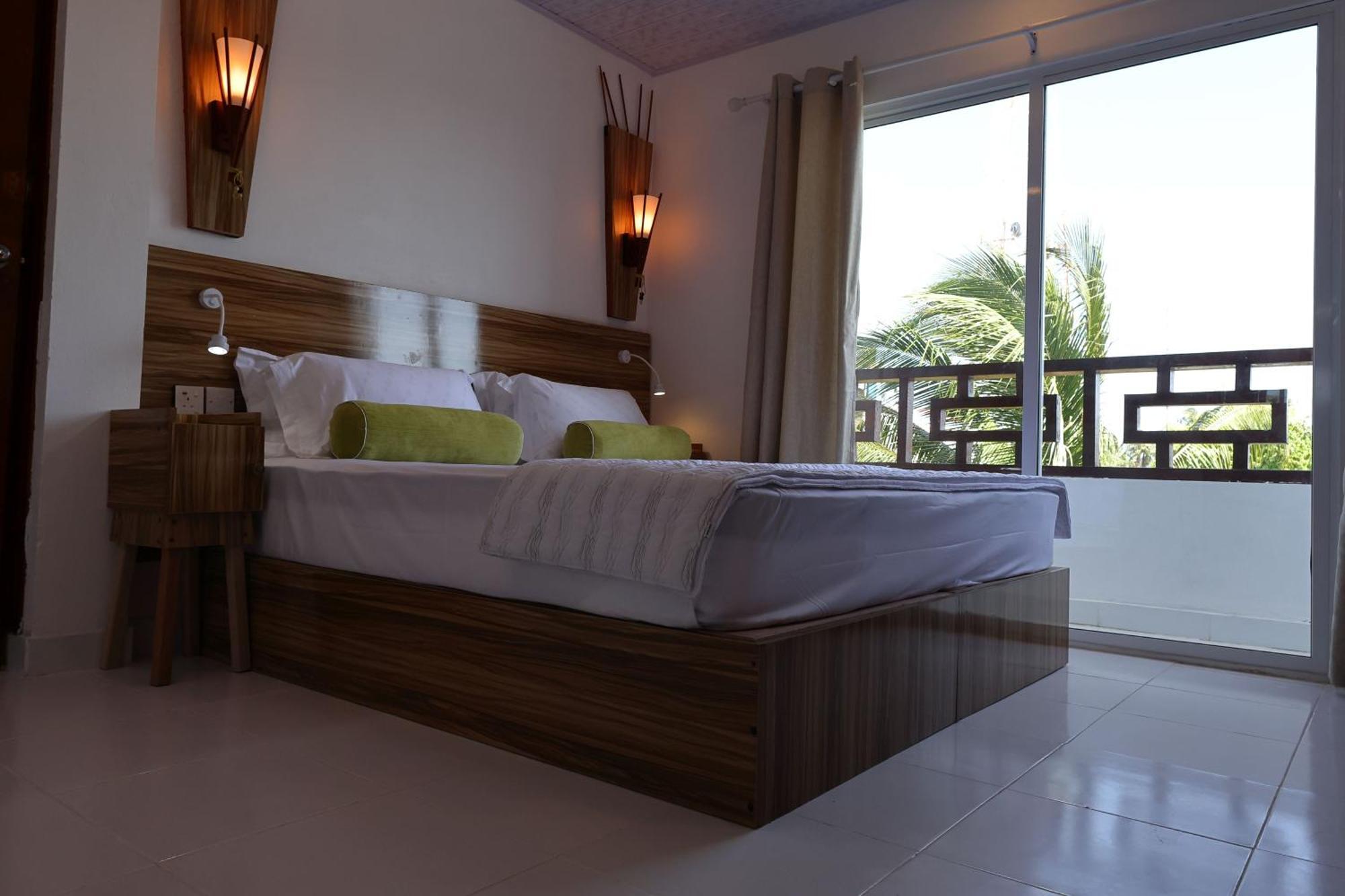Batuta Maldives Fourson Hotel Thulusdhoo Exterior foto